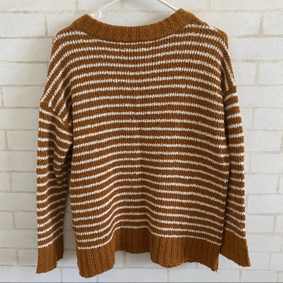 American Eagle Sweater - Picture 2 of 6